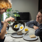 Świeże jajka czy te ze lodówki? Odkrywamy ile czasu gotować jajka na miękko by cieszyć się idealnym wynikiem