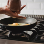 Najlepsze sposoby na gotowanie jajka na miękko prosto z lodówki: optymalny czas gotowania i porady