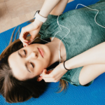 Słuchawki douszne - jak je prawidłowo założyć i cieszyć się doskonałym dźwiękiem