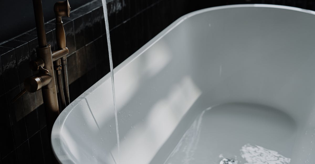 Sprawdzona metoda czyszczenia kabiny prysznicowej - wykorzystaj tabletkę do zmywarki