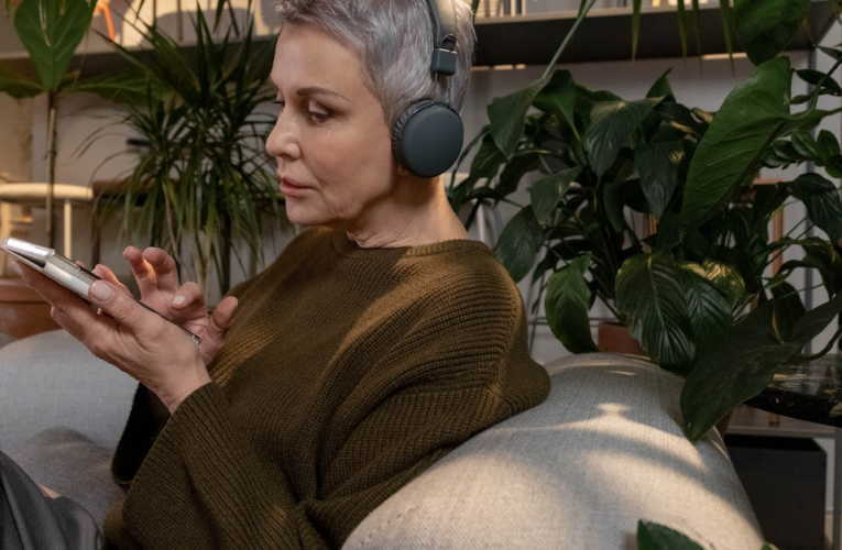 Słuchawki bezprzewodowe: Jak je włączyć i cieszyć się pełnym komfortem dźwięku